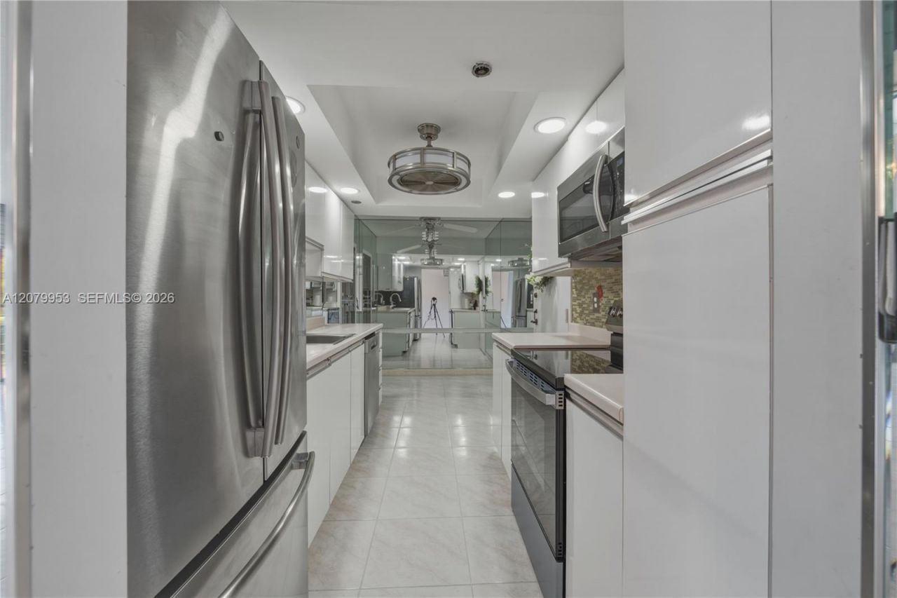 900 Saint Charles Pl , Unit 310, Pembroke Pines, FL 33026 Photo