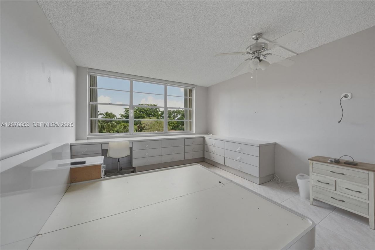 900 Saint Charles Pl , Unit 310, Pembroke Pines, FL 33026 Photo