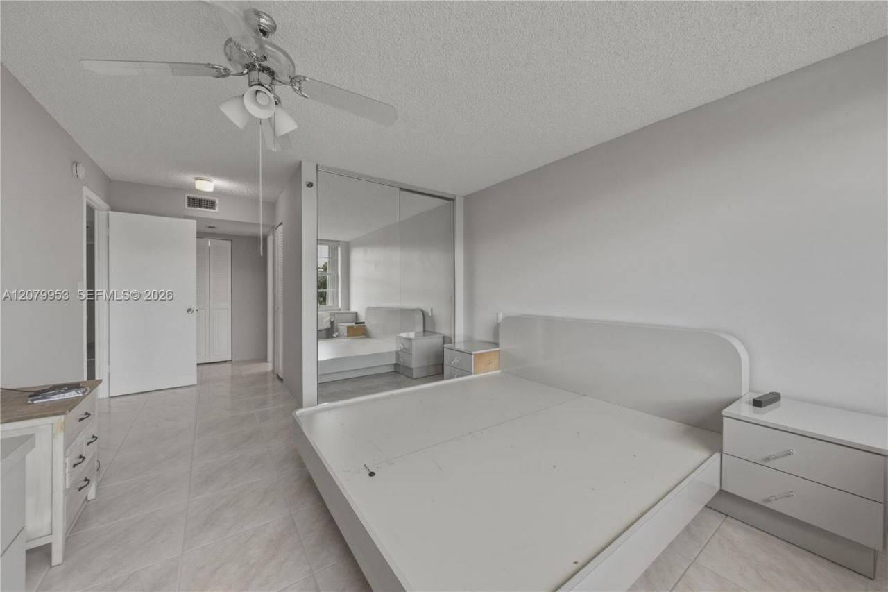 900 Saint Charles Pl , Unit 310, Pembroke Pines, FL 33026 Photo