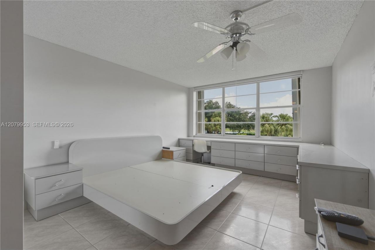 900 Saint Charles Pl , Unit 310, Pembroke Pines, FL 33026 Photo