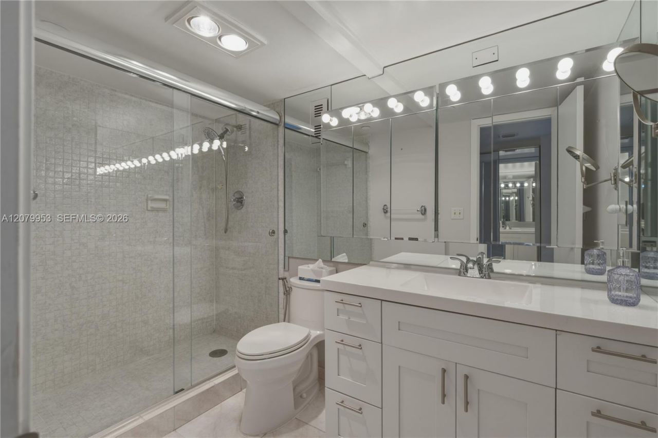 900 Saint Charles Pl , Unit 310, Pembroke Pines, FL 33026 Photo
