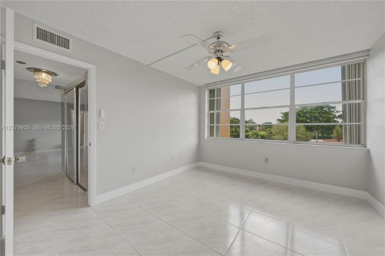 900 Saint Charles Pl , Unit 310, Pembroke Pines, FL 33026 Photo