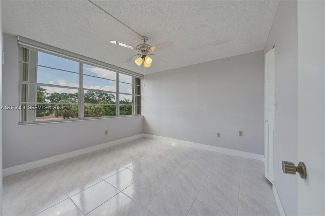 900 Saint Charles Pl , Unit 310, Pembroke Pines, FL 33026 Photo