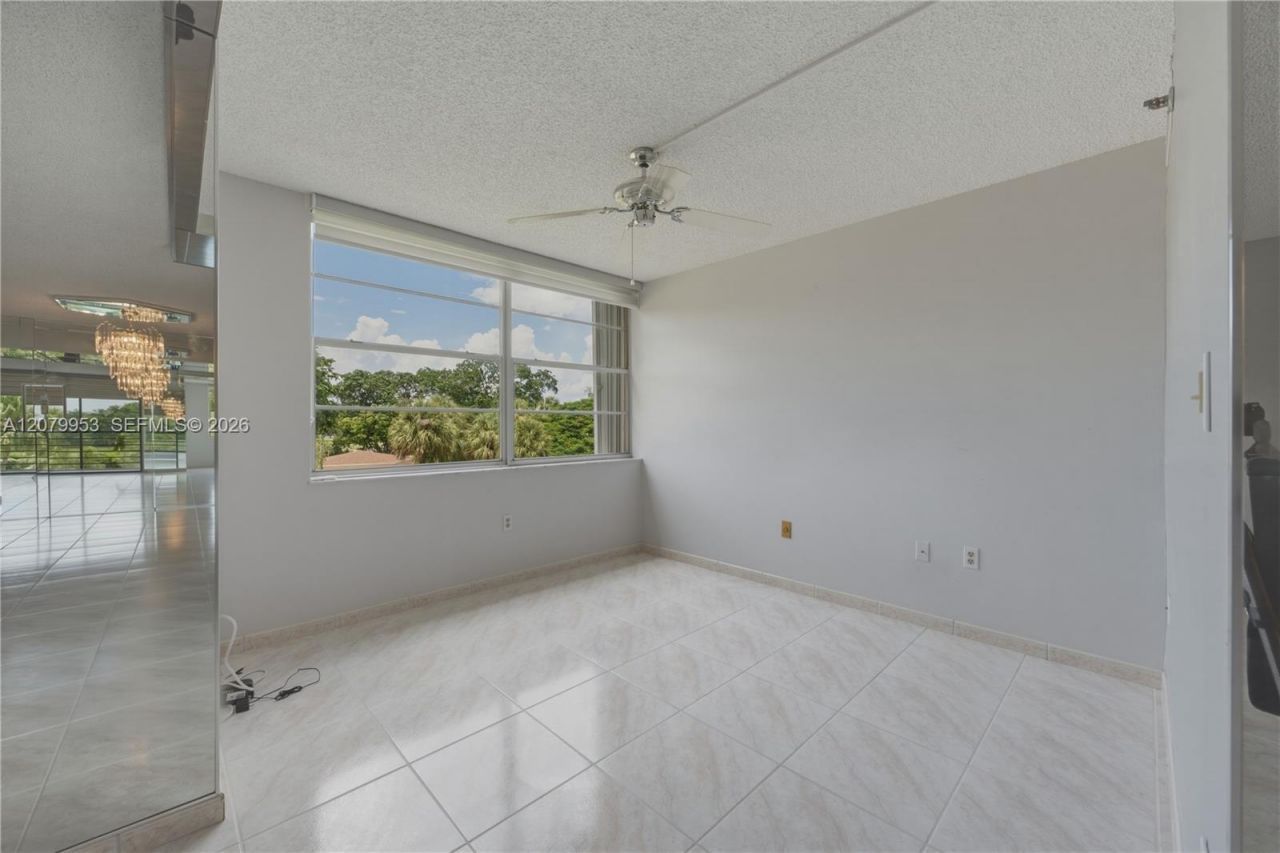 900 Saint Charles Pl , Unit 310, Pembroke Pines, FL 33026 Photo