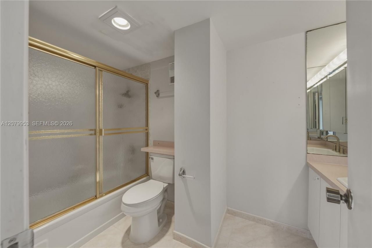 900 Saint Charles Pl , Unit 310, Pembroke Pines, FL 33026 Photo