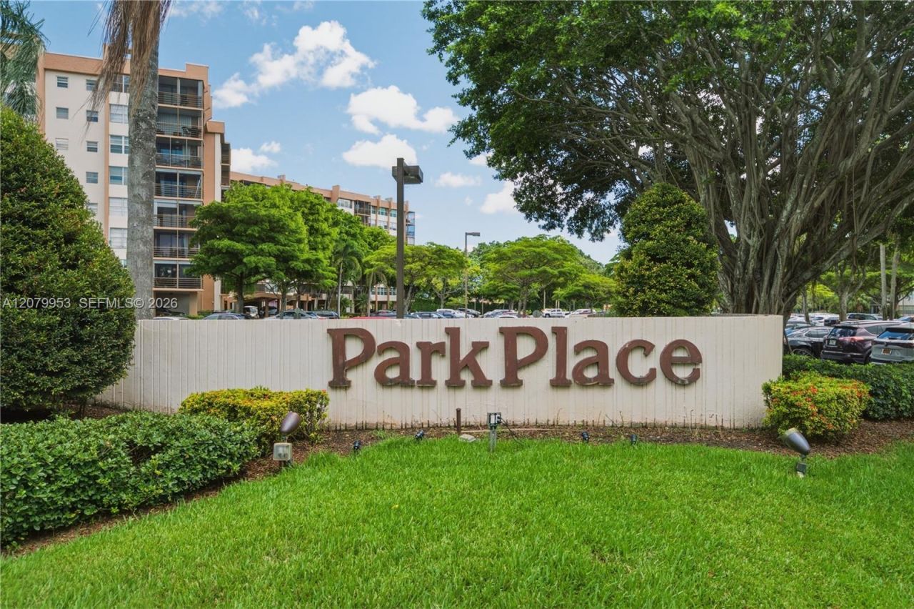 900 Saint Charles Pl , Unit 310, Pembroke Pines, FL 33026 Photo