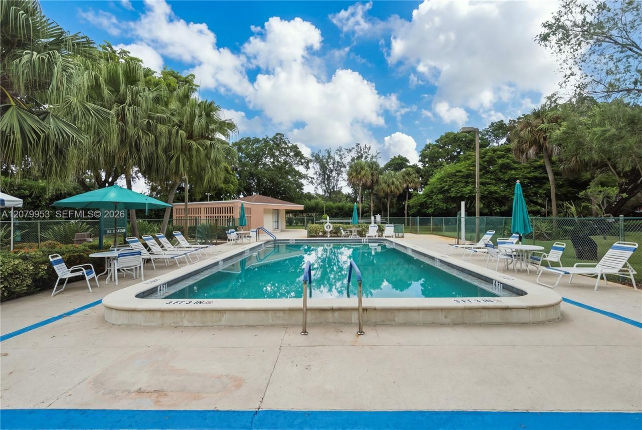 900 Saint Charles Pl , Unit 310, Pembroke Pines, FL 33026 Photo