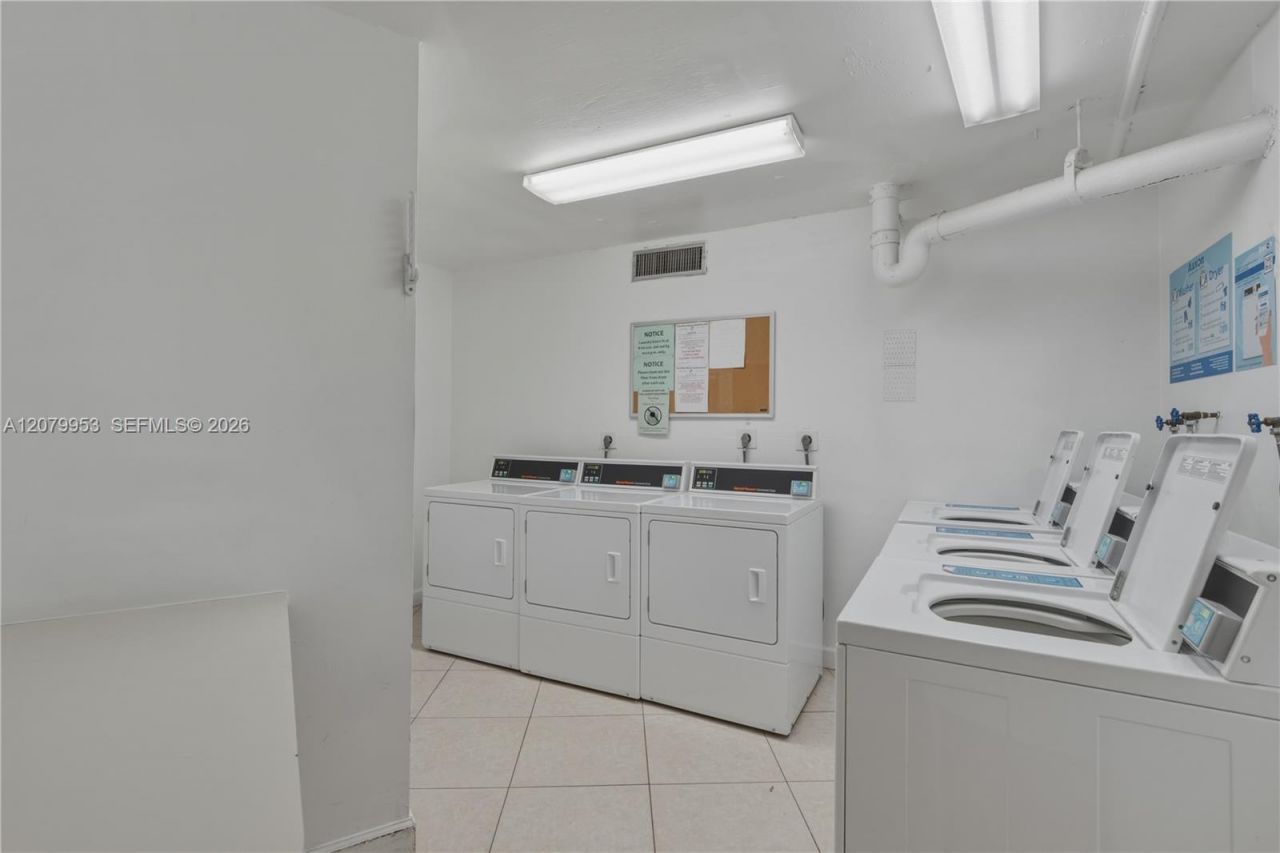 900 Saint Charles Pl , Unit 310, Pembroke Pines, FL 33026 Photo