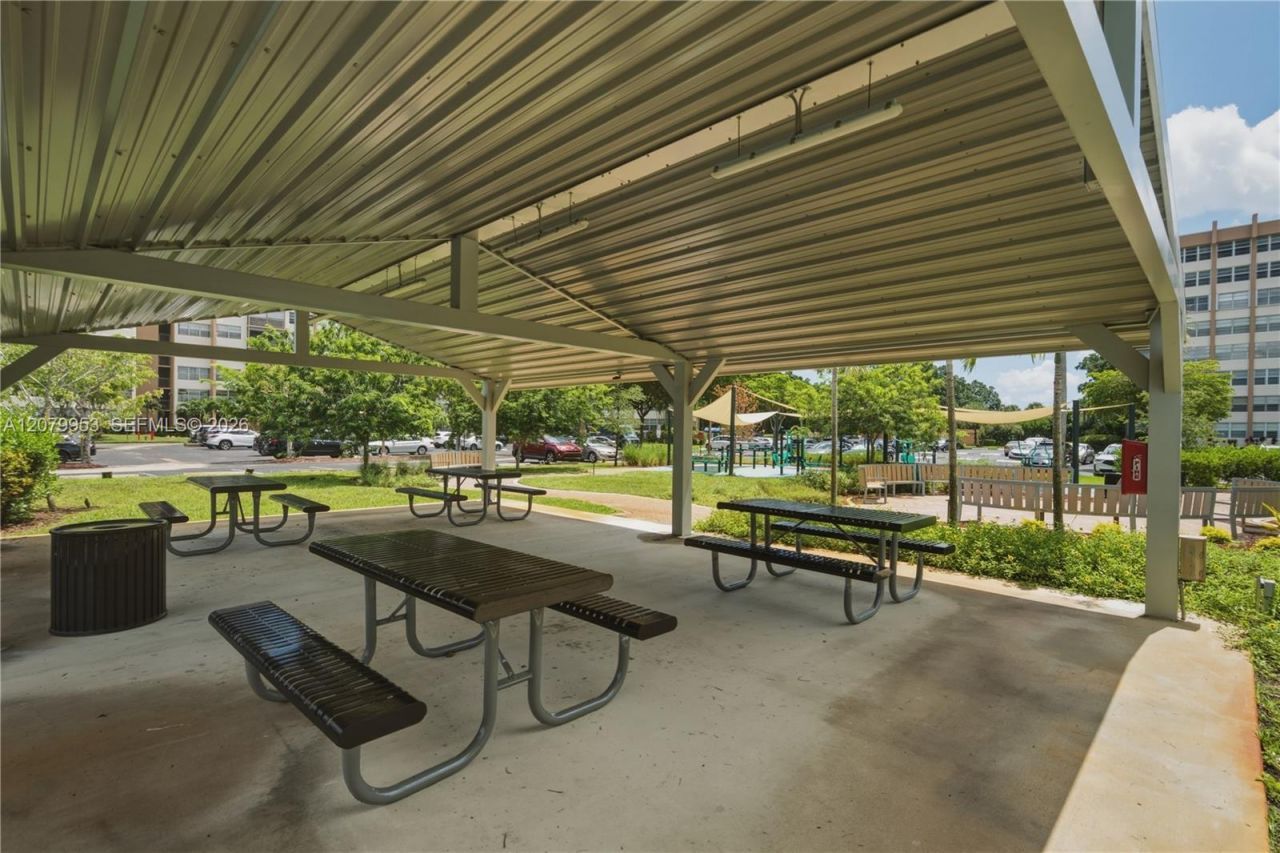 900 Saint Charles Pl , Unit 310, Pembroke Pines, FL 33026 Photo