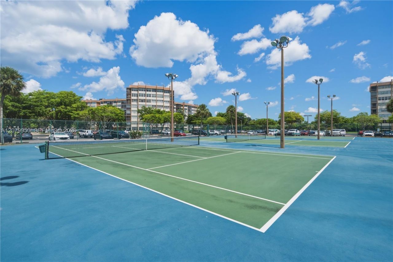 900 Saint Charles Pl , Unit 310, Pembroke Pines, FL 33026 Photo
