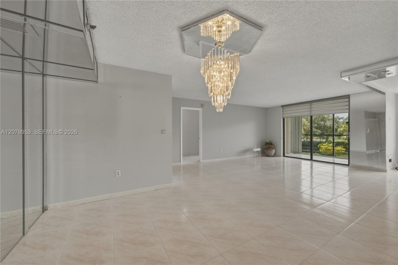 900 Saint Charles Pl, Unit 310, Pembroke Pines, FL 33026 Photo