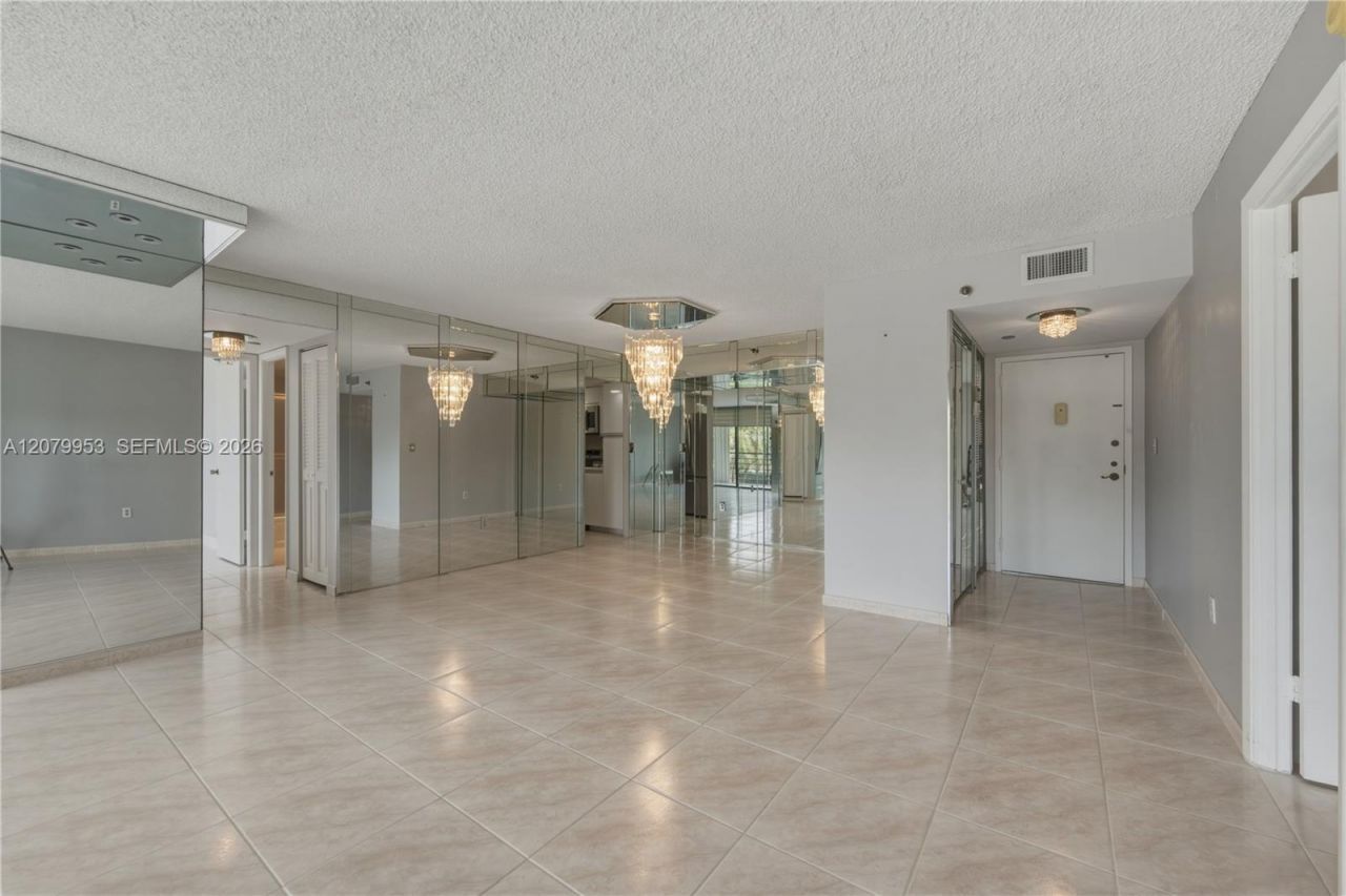 900 Saint Charles Pl , Unit 310, Pembroke Pines, FL 33026 Photo