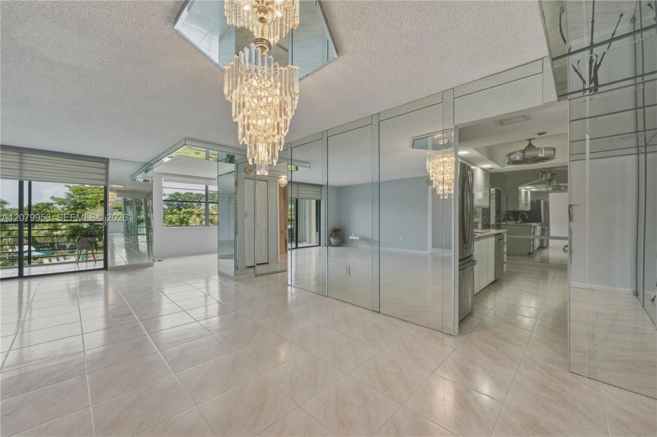 900 Saint Charles Pl , Unit 310, Pembroke Pines, FL 33026 Photo