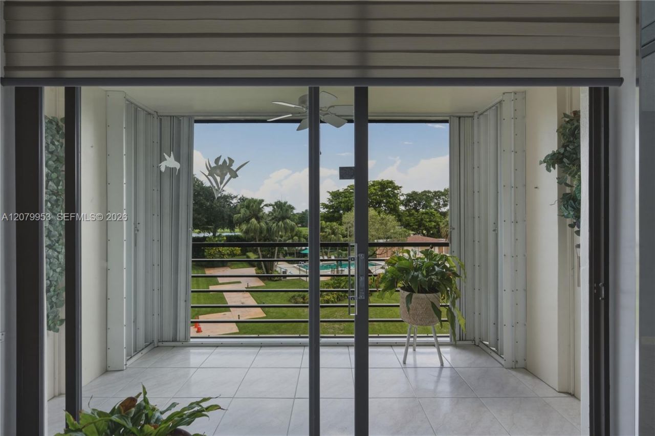900 Saint Charles Pl , Unit 310, Pembroke Pines, FL 33026 Photo