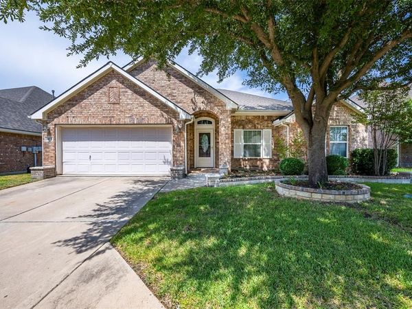 2813 Fox Creek Trail, Arlington, TX 76017