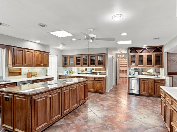 106 Bikeway Ln, Shavano Park, TX 78231