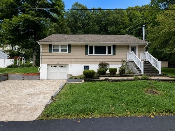 22 Old Creamery Rd, Andover, NJ 07860