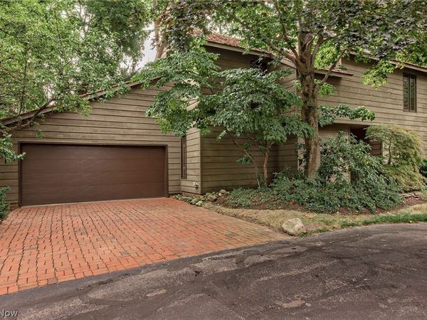 12616 Cedar Road, Cleveland Heights, OH 44106