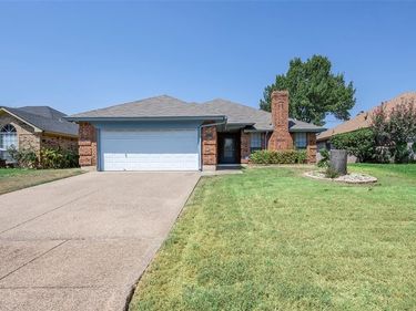 1925 Kings Canyon Circle , Fort Worth, TX 76134