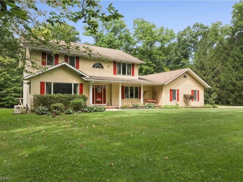 8212 Timber Trail, Chagrin Falls, OH 44023 Photo 2