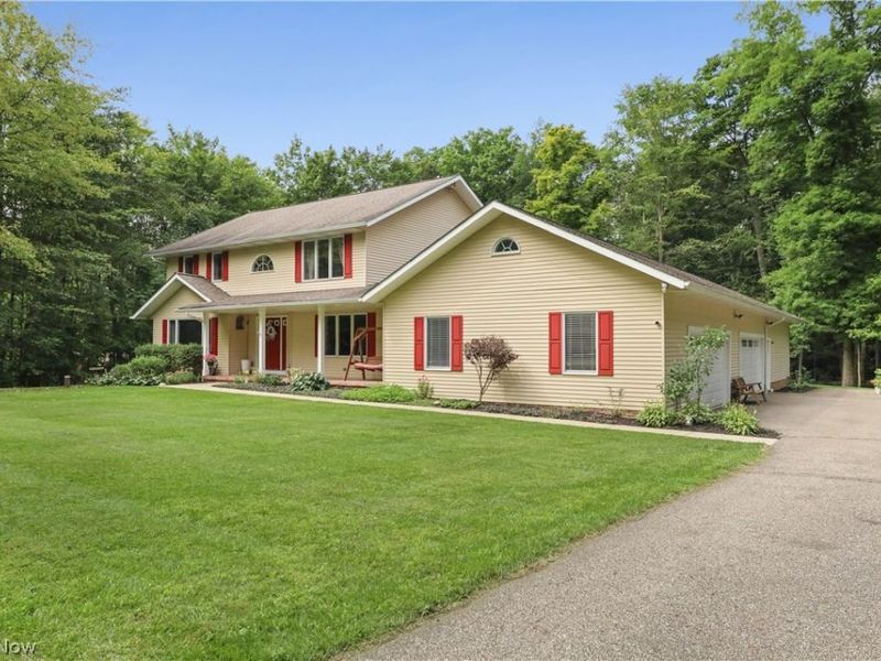 8212 Timber Trail, Chagrin Falls, OH 44023 Photo 3