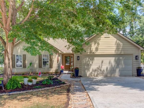 1023 Laurel Green Lane, Sugar Hill, GA 30518