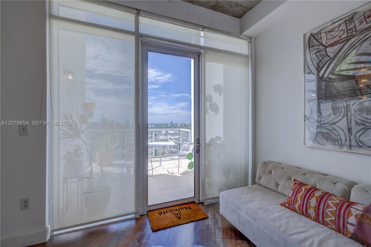 10 SW South River Dr , Unit PHII08, Miami, FL 33130 Photo