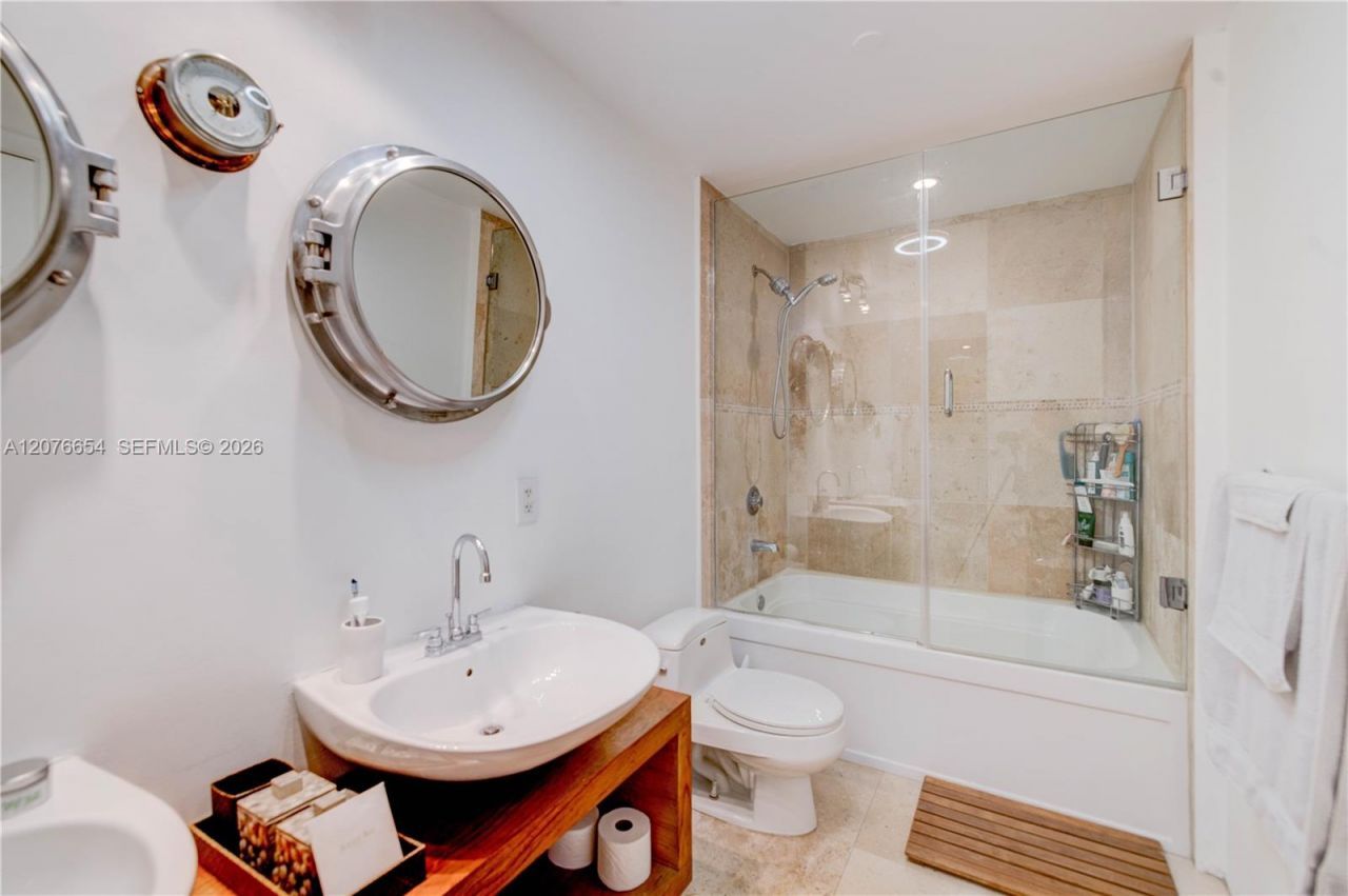 10 SW South River Dr , Unit PHII08, Miami, FL 33130 Photo