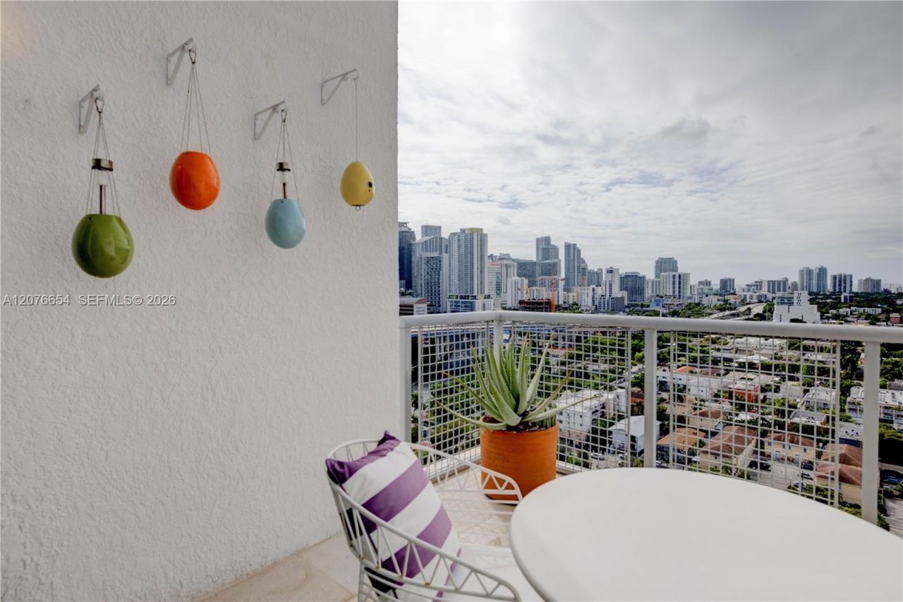 10 SW South River Dr , Unit PHII08, Miami, FL 33130 Photo