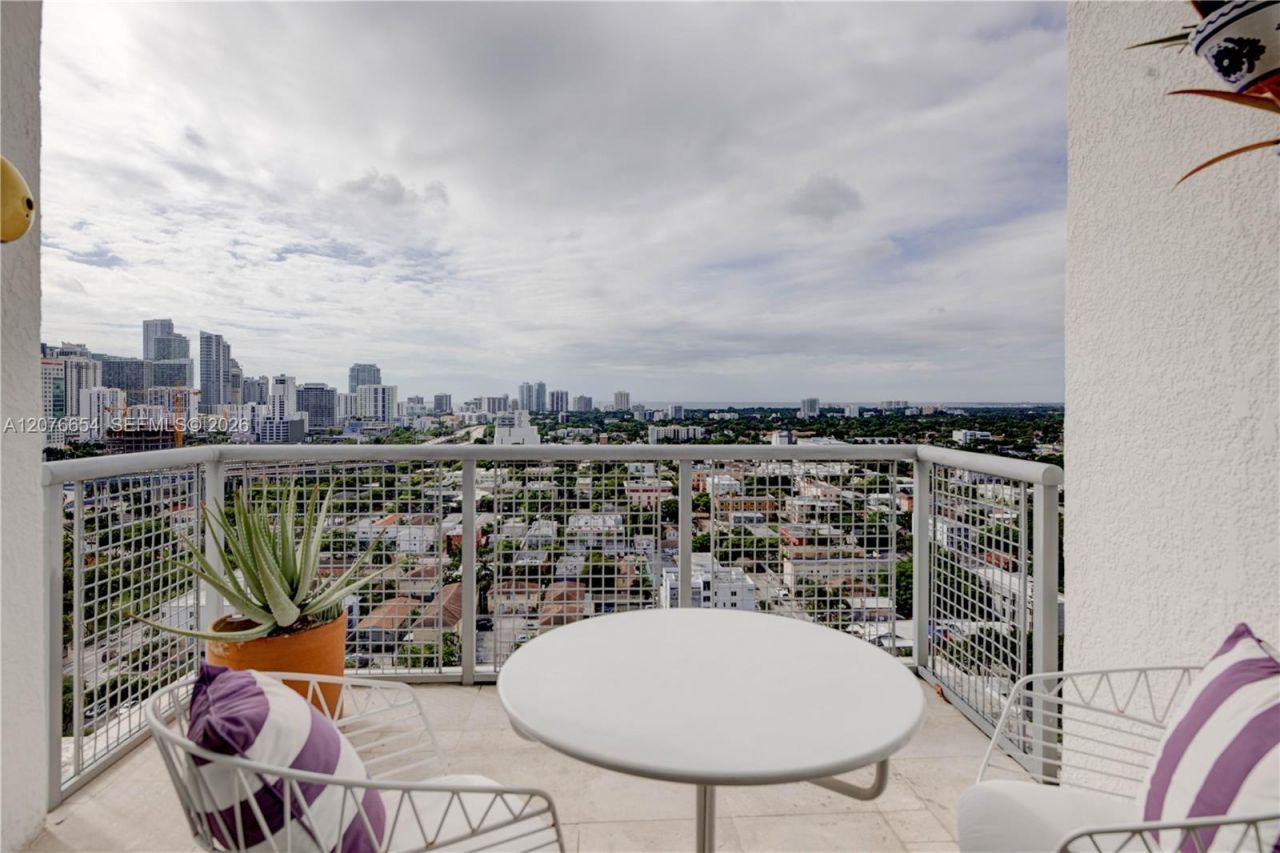 10 SW South River Dr , Unit PHII08, Miami, FL 33130 Photo