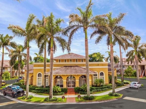 8956 W Flagler St , Unit 208, Miami, FL 33174