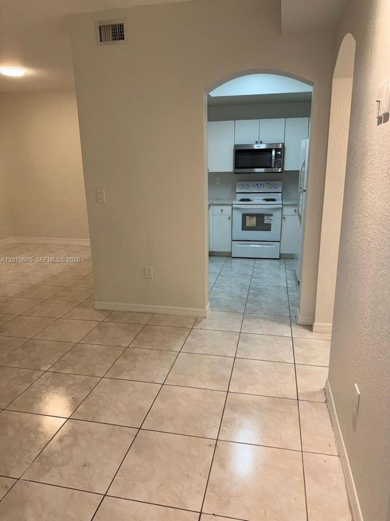 8956 W Flagler St , Unit 208, Miami, FL 33174 Photo