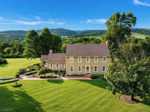 90 Old Farm Rd, Holland, NJ 08848