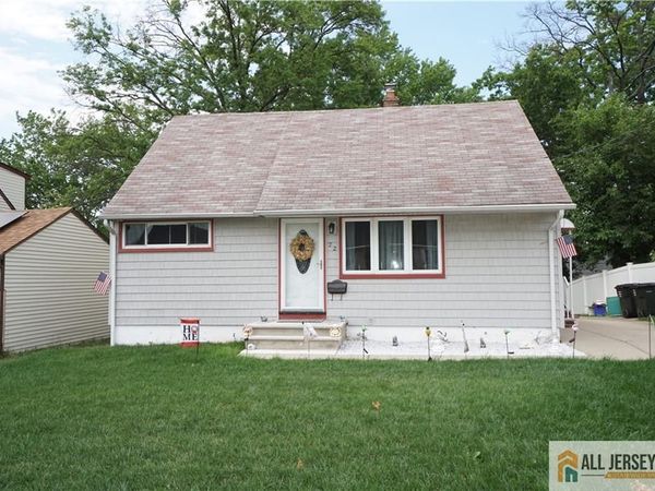 22 Lowell Street , Iselin, NJ 08830