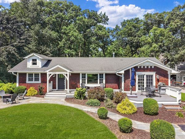 962 Shabbona Dr, Fontana, WI 53125