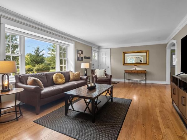 962 Shabbona DRIVE, Fontana, WI 53125