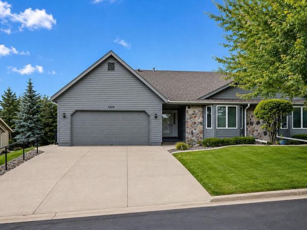 1222 Hidden Fields DRIVE, West Bend, WI 53095