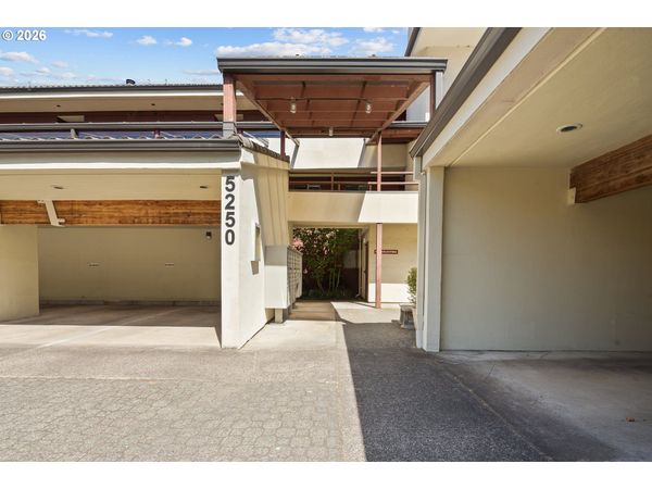 5250 S LANDING DR, Unit 105B1, Portland, OR 97239