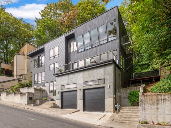 6515 S CORBETT AVE, Portland, OR 97239