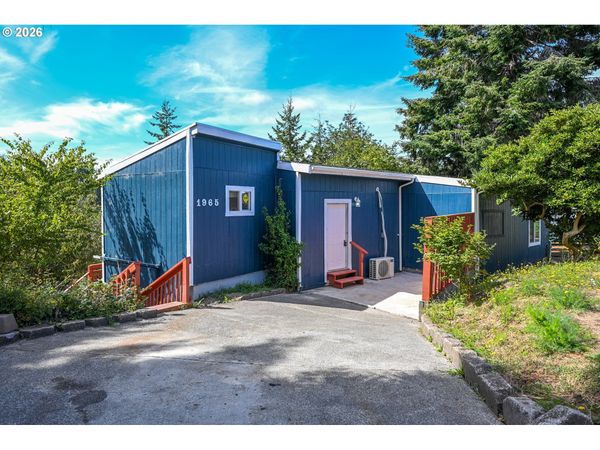 63474 3RD RD, Coos Bay, OR 97420