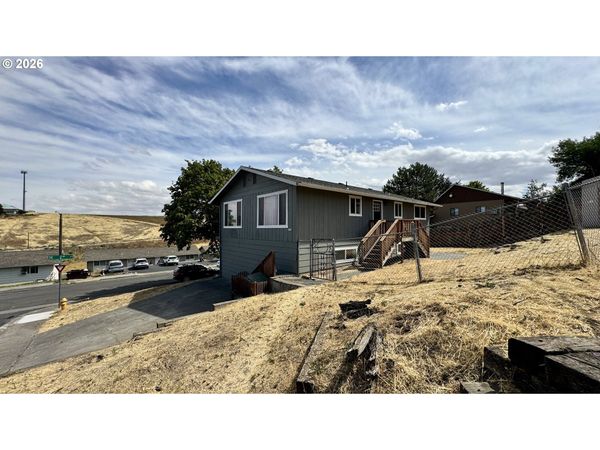 120 SE JAY AVE, Pendleton, OR 97801