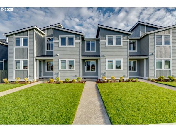 4264 SE CENTURY BLVD, Hillsboro, OR 97123