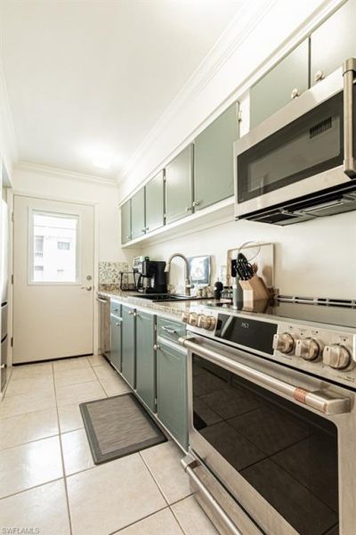72 7th St S, Unit 203, Naples, FL 34102 Photo