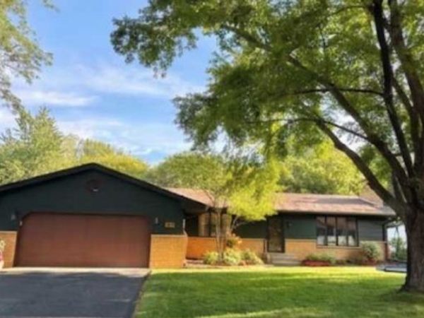 302 Heritage Circle N, Burnsville, MN 55337