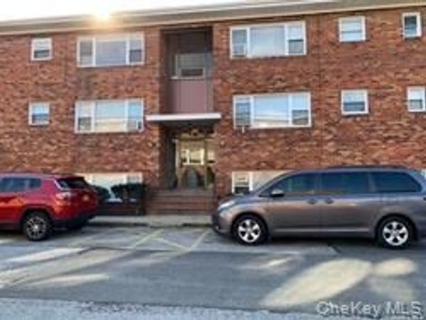 400 N corona , Unit B3, Valley Stream, NY 11580