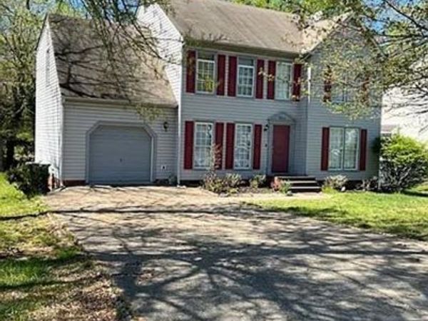 9512 Hungary Woods Drive , Glen Allen, VA 23060