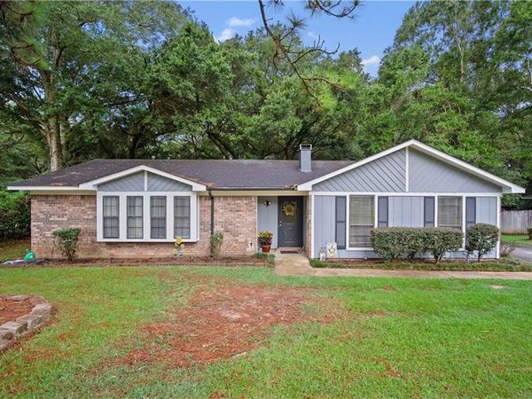 2556 Meadowview Drive, Mobile, AL 36695
