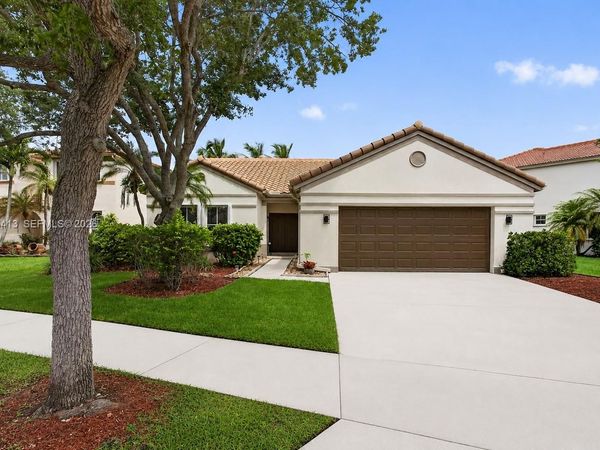 370 Carrington Dr , Weston, FL 33326