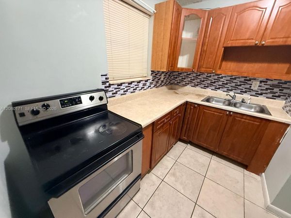 525 W 69th St , Unit 106, Hialeah, FL 33014