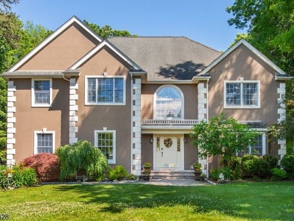 5 Kingston Ct, Jefferson, NJ 07438
